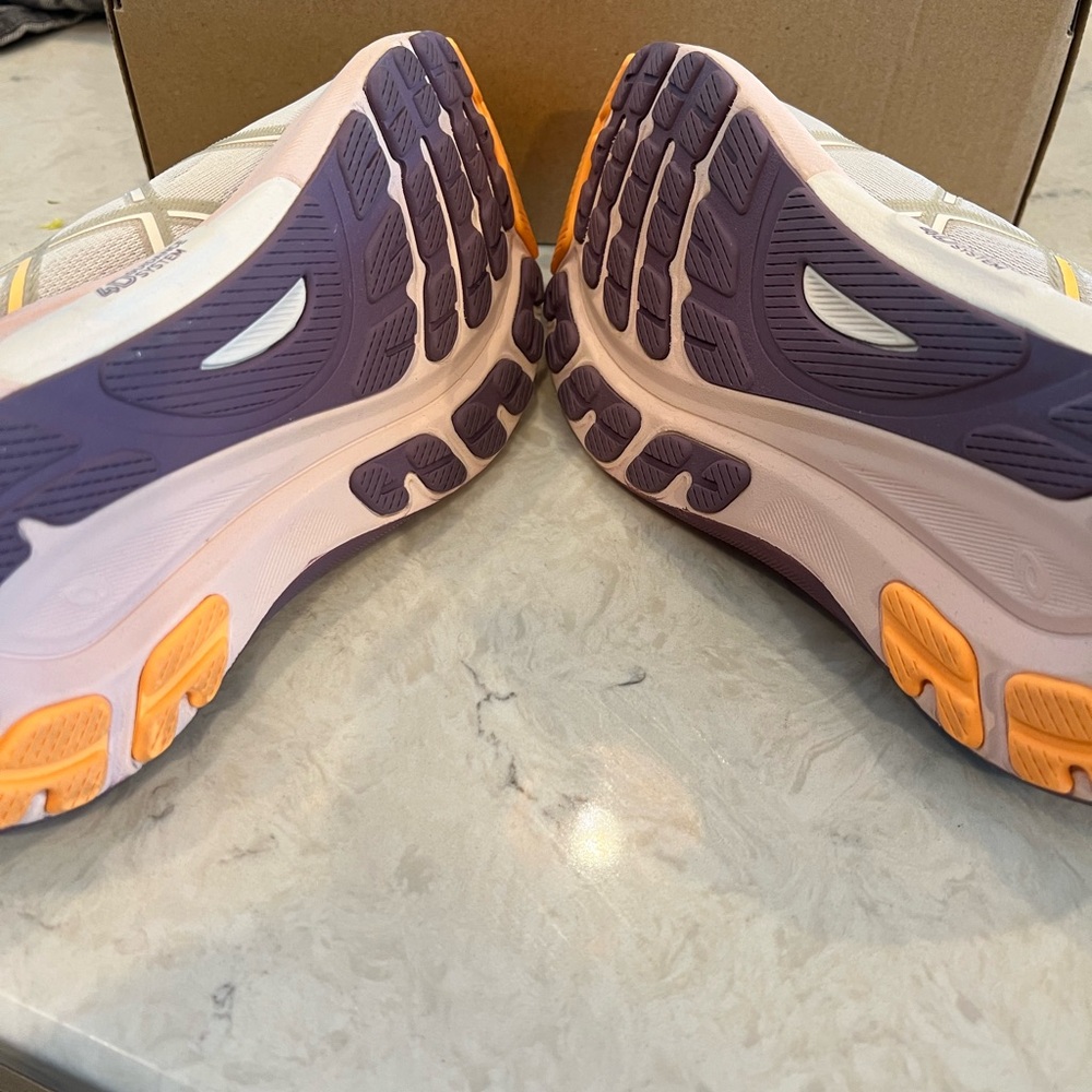 ASICS Women's Gel-Kayano 31 White and Purple Athletic Shoes - Picture 4 of 5